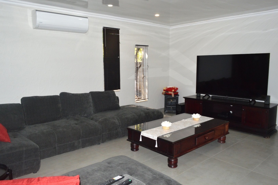 4 Bedroom Property for Sale in Flamwood North West